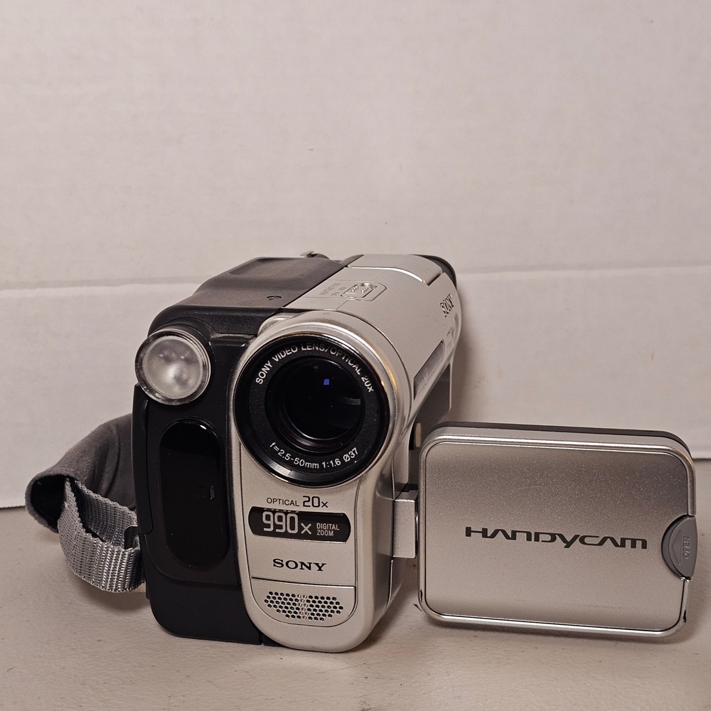 Sony Handycam CCD-TRV138 Hi8 Video Camera 20x Optical Zoom 990x Digital For Part